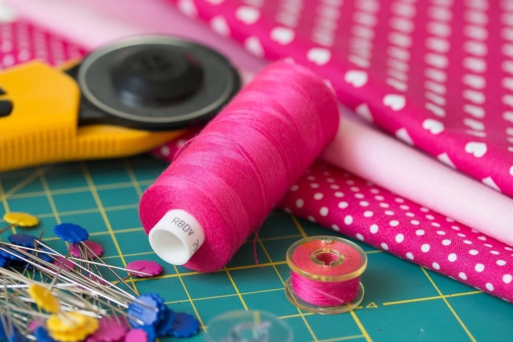Broderie traditionnelle qui révèle l'héritage culturel